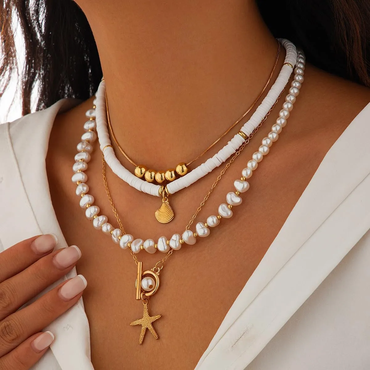 Boho Beach Charm Necklace for Women Seashell Layered Gold Charm Summer Chain Jewelry