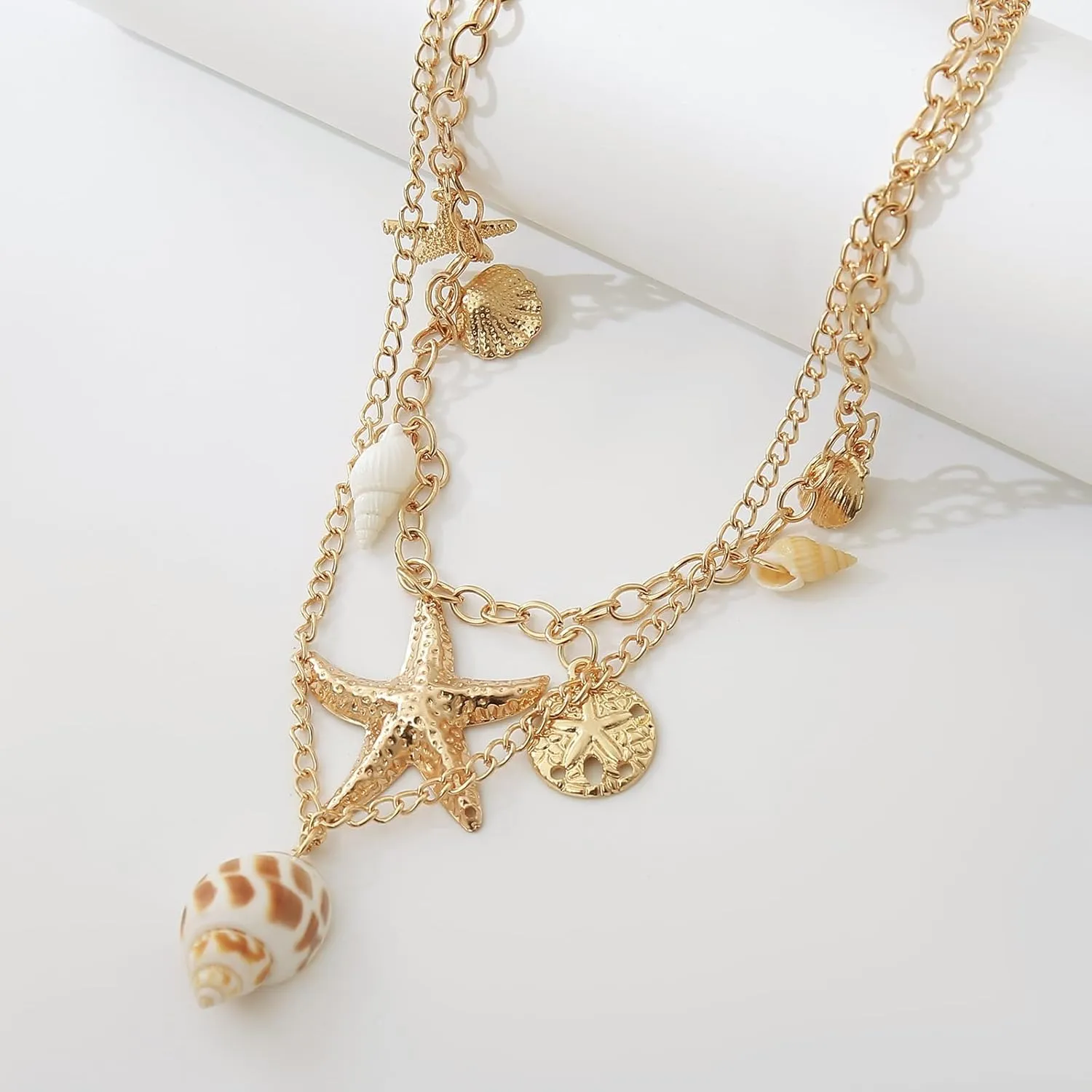 Boho Beach Charm Necklace for Women Seashell Layered Gold Charm Summer Chain Jewelry