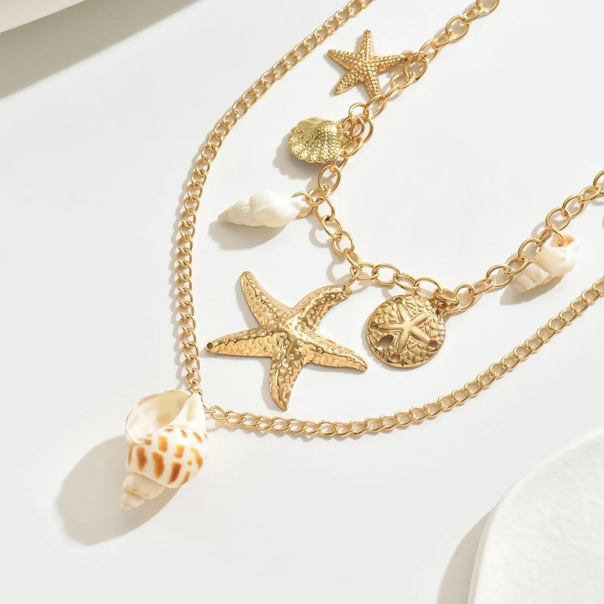 Boho Beach Charm Necklace for Women Seashell Layered Gold Charm Summer Chain Jewelry
