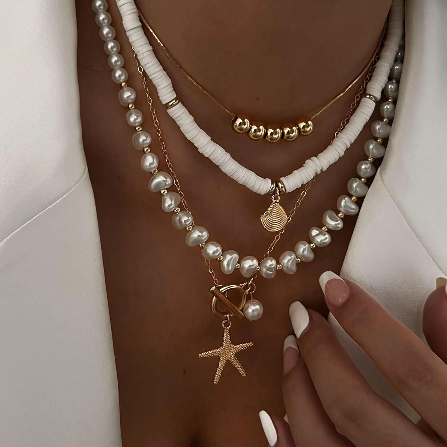 Boho Beach Charm Necklace for Women Seashell Layered Gold Charm Summer Chain Jewelry