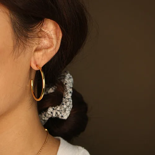 Medium Classic Hoop
