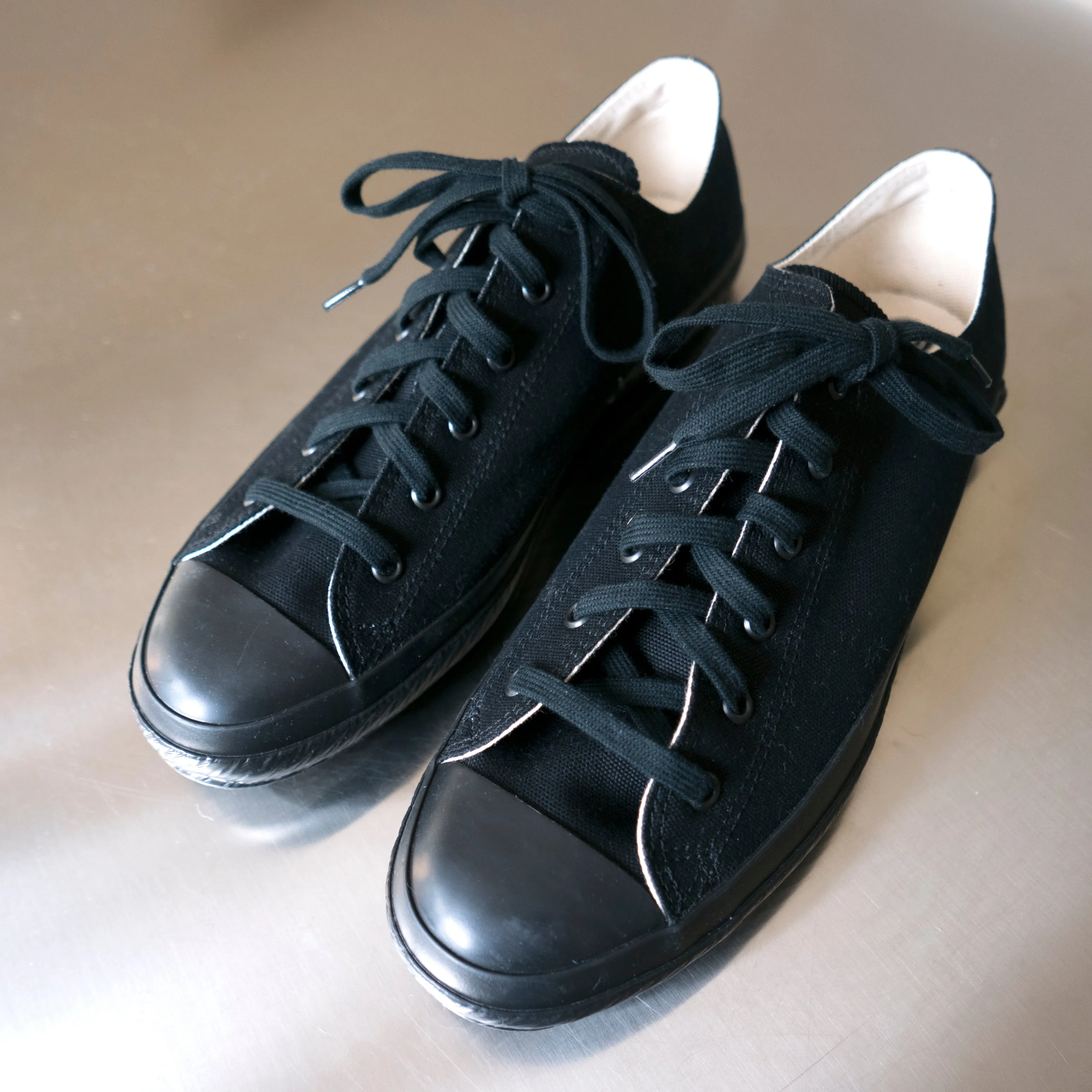 Model I in Black Mono - Kurume Fine Vulcanized