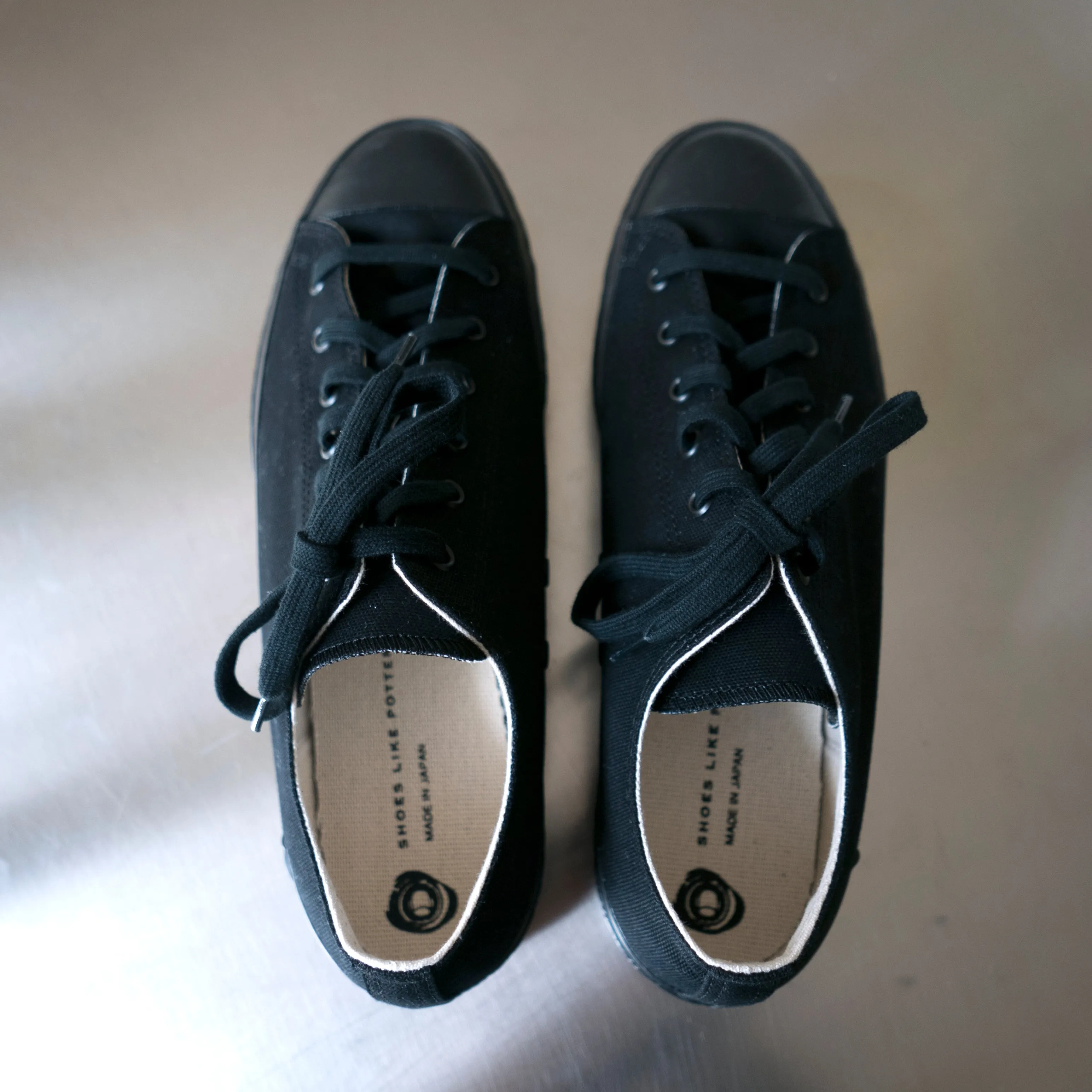 Model I in Black Mono - Kurume Fine Vulcanized