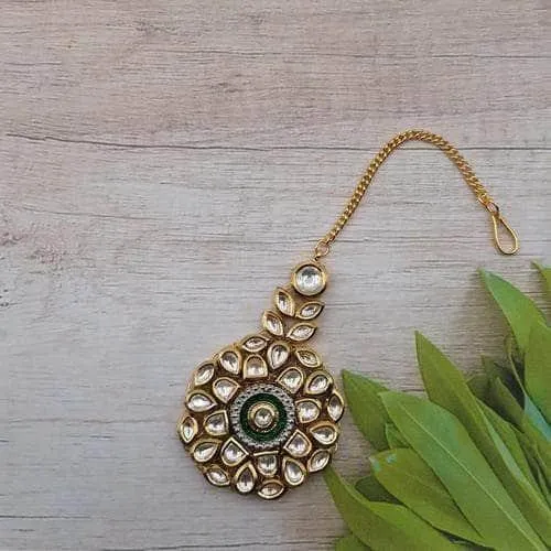 Round Meena Ad Kundan Teeka